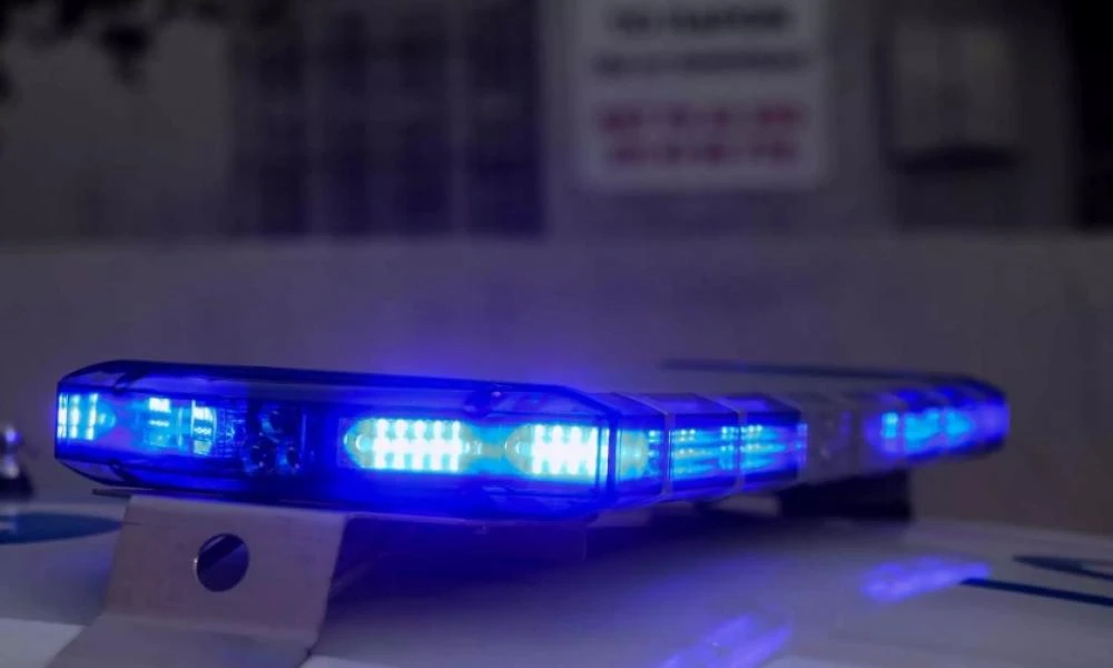 Γλυφάδα: Προσπάθησαν να γράψουν συνθήματα στα γραφεία της ΝΔ και συνελήφθησαν